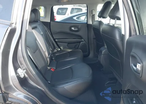 2020 Jeep Compass Latitude Fwd z USA, uszkodzony, nr VIN 3C4NJCBB5LT243149